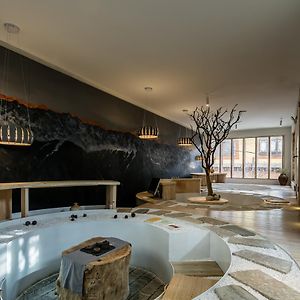 Shangri-La Karesansui Hotel